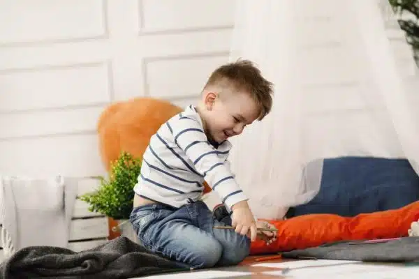 10 Fun Activities To Do With Your Toddler That Will Keep Him Occupied And Happy