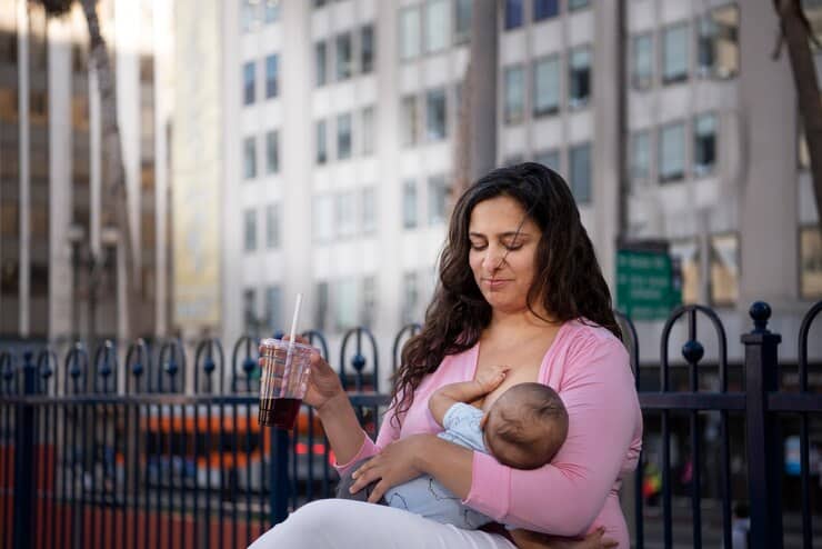 A guide to breastfeeding tips for new moms